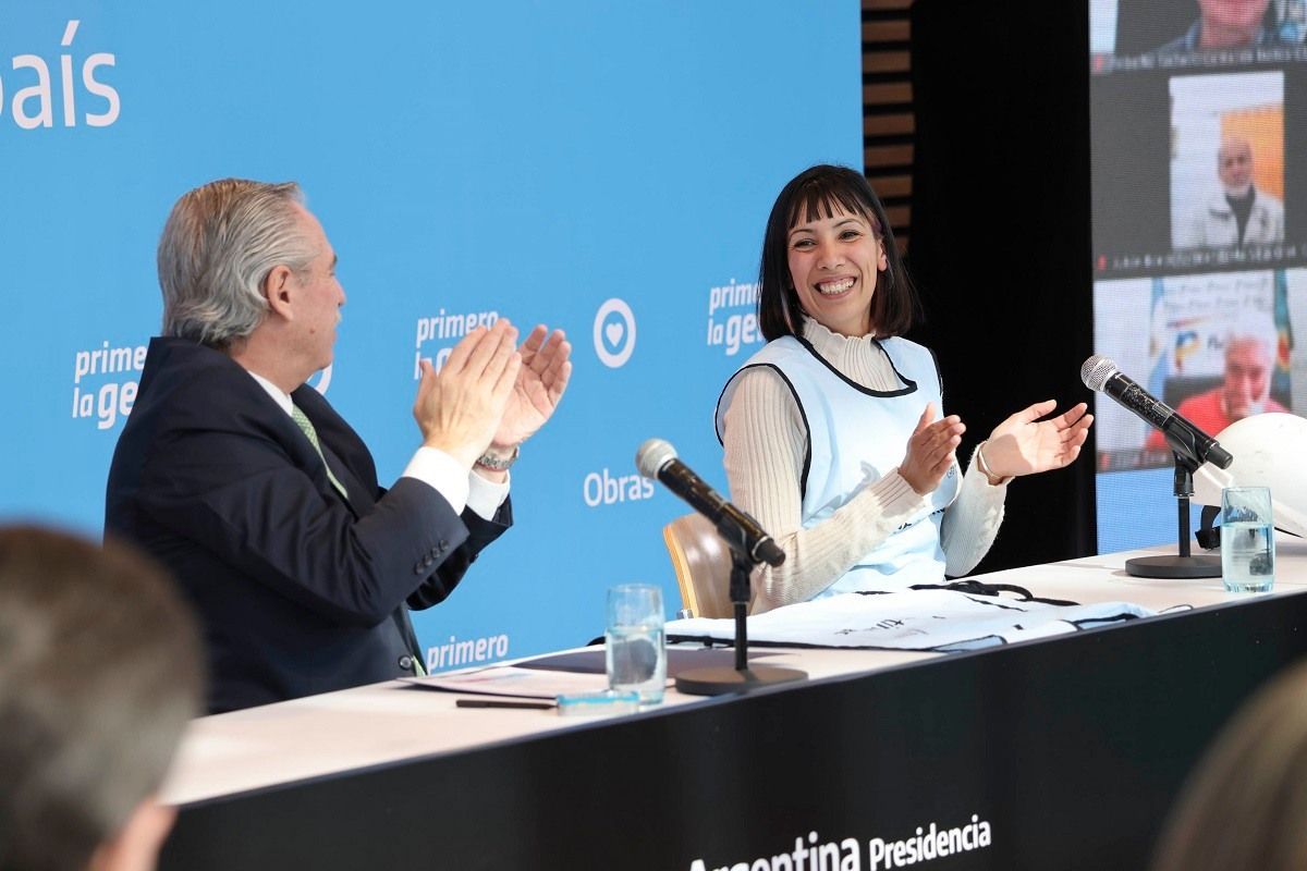 La mechitense Débora Bulleghini dio su testimonio en la presentación de obras del Programa "Argentina Hace"