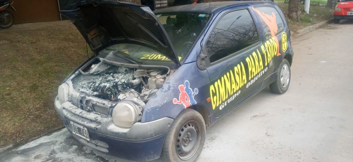 Principio de incendio en el auto de un reconocido bragadense