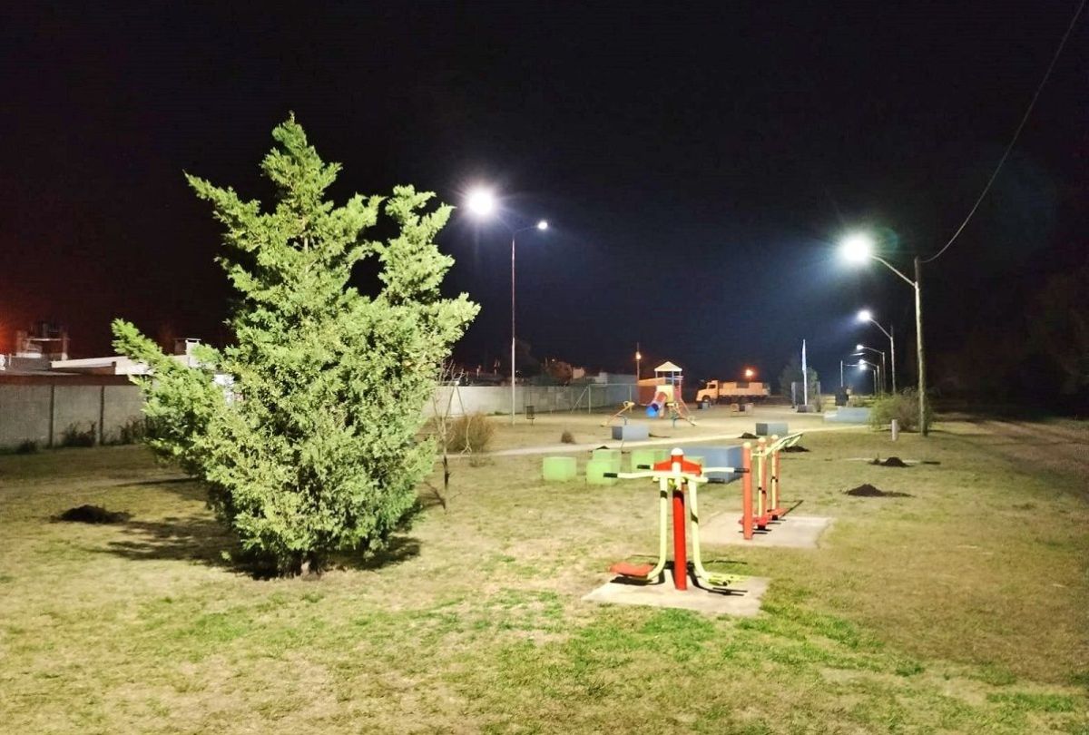 El Municipio avanza con la renovación de luminarias LED's en el barrio Agumín