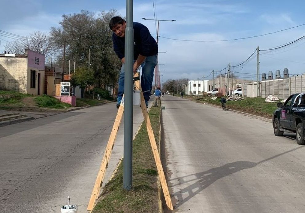Continúan las renovaciones de luminarias en las calles de Bragado