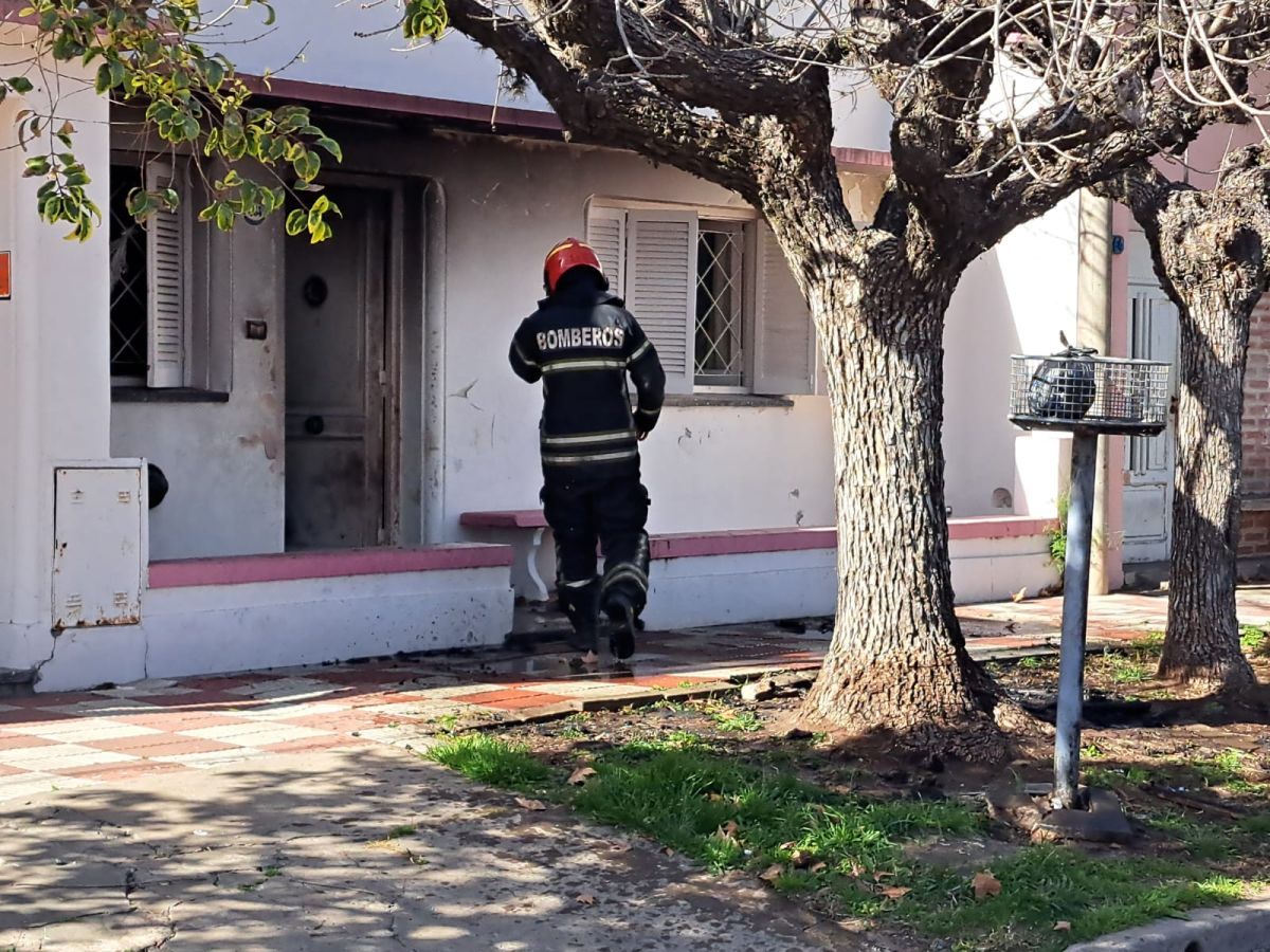 Incendio en una vivienda de la calle España al 400