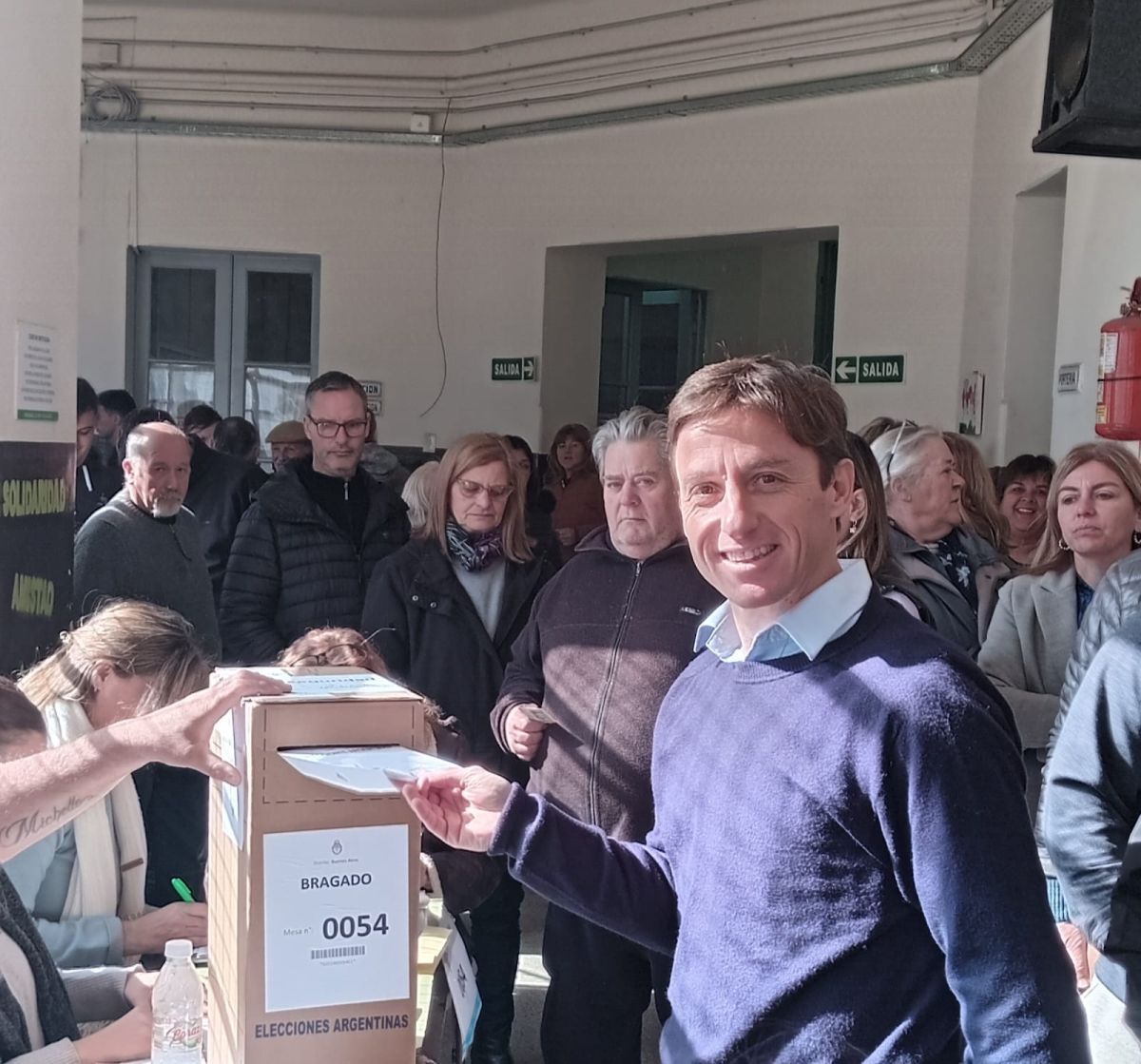 Marino Marini fue a votar acompañado de toda su familia 