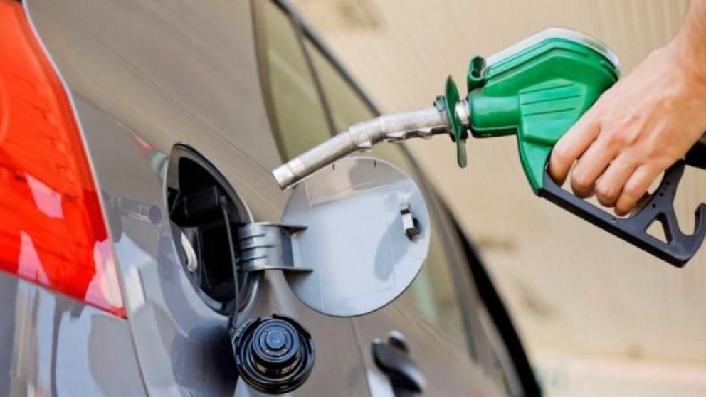 Aumentó el precio de la nafta y colapsaron las estaciones de servicio