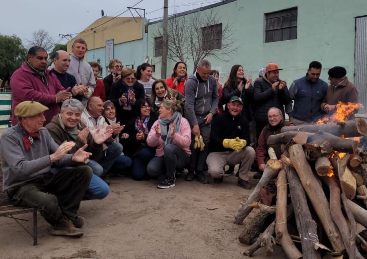 Con el encendido de fogones, Comodoro Py inició su gran fiesta