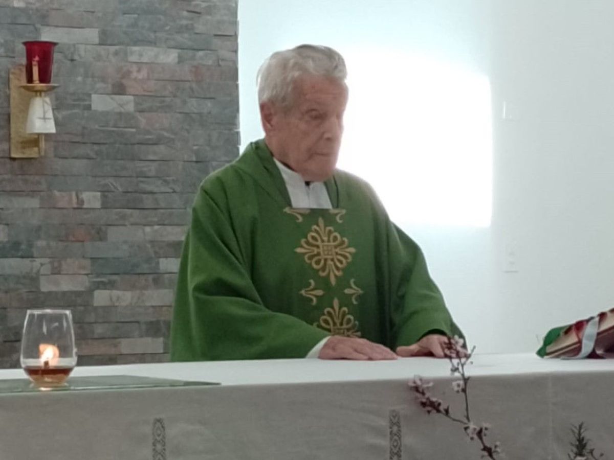 Padre Carlos Mullins: Después de 47 años en EEUU volvió a la Argentina y colabora en la parroquia San Martín de Porres