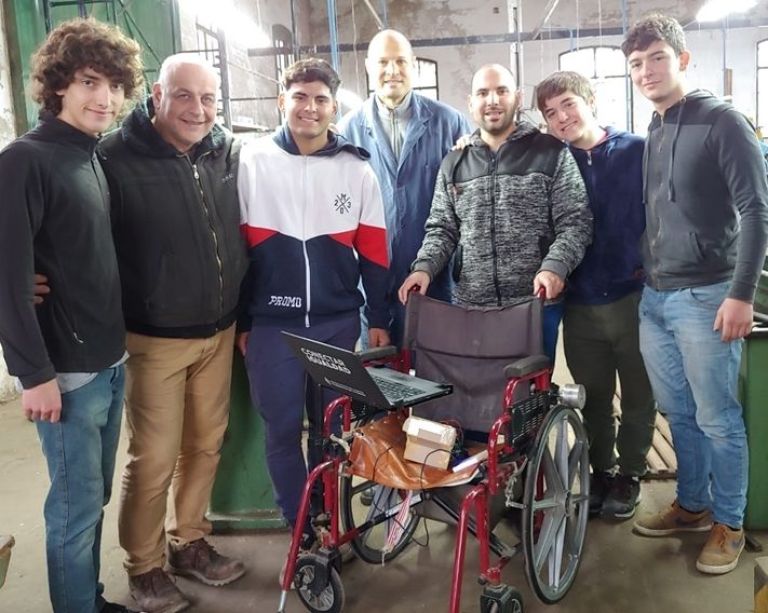 Orgullo: La Escuela Técnica desarrolló un kit de conversión smart para sillas de ruedas   