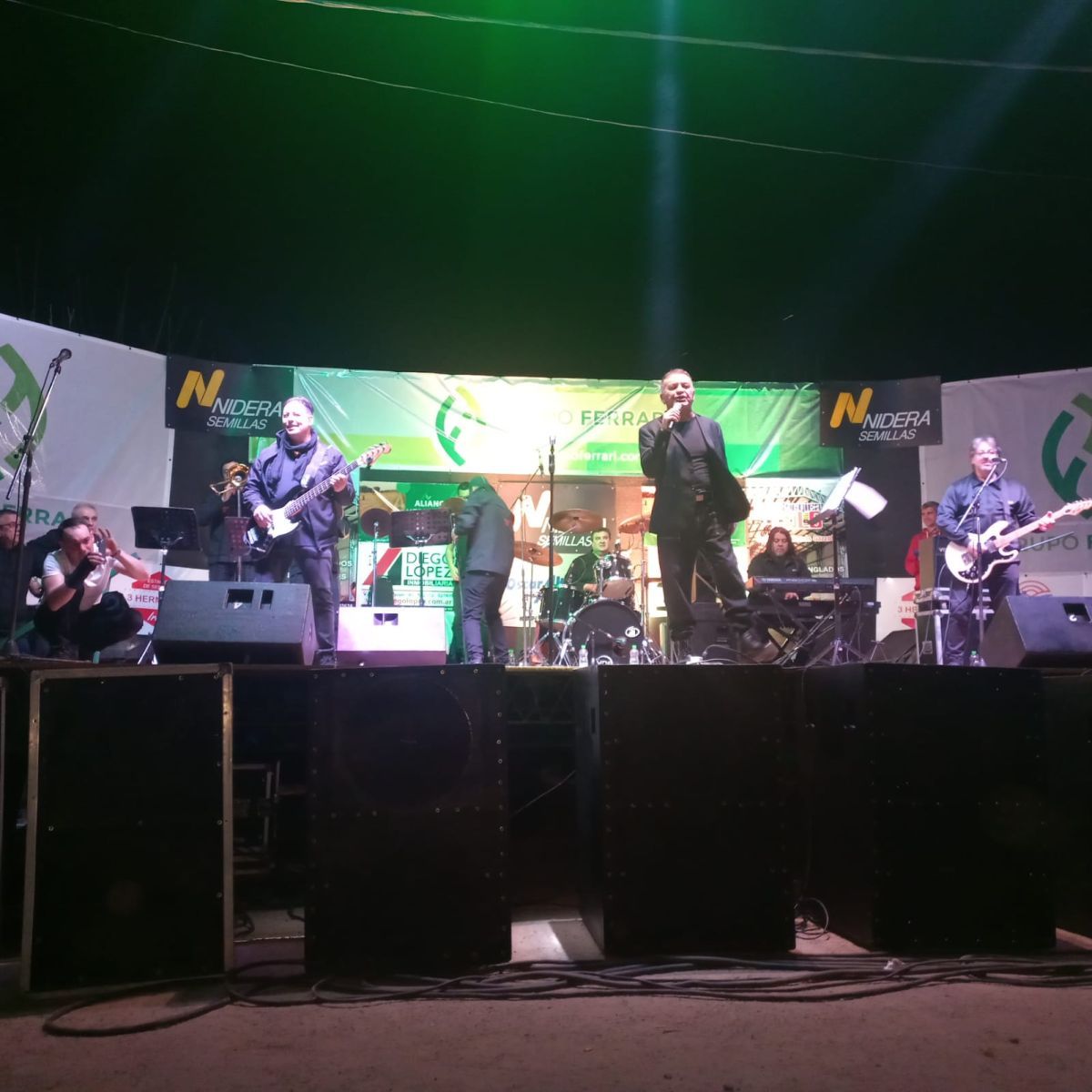 Una multitud bailó al ritmo del "Toro" Quevedo en la Fiesta Provincial del Agricultor