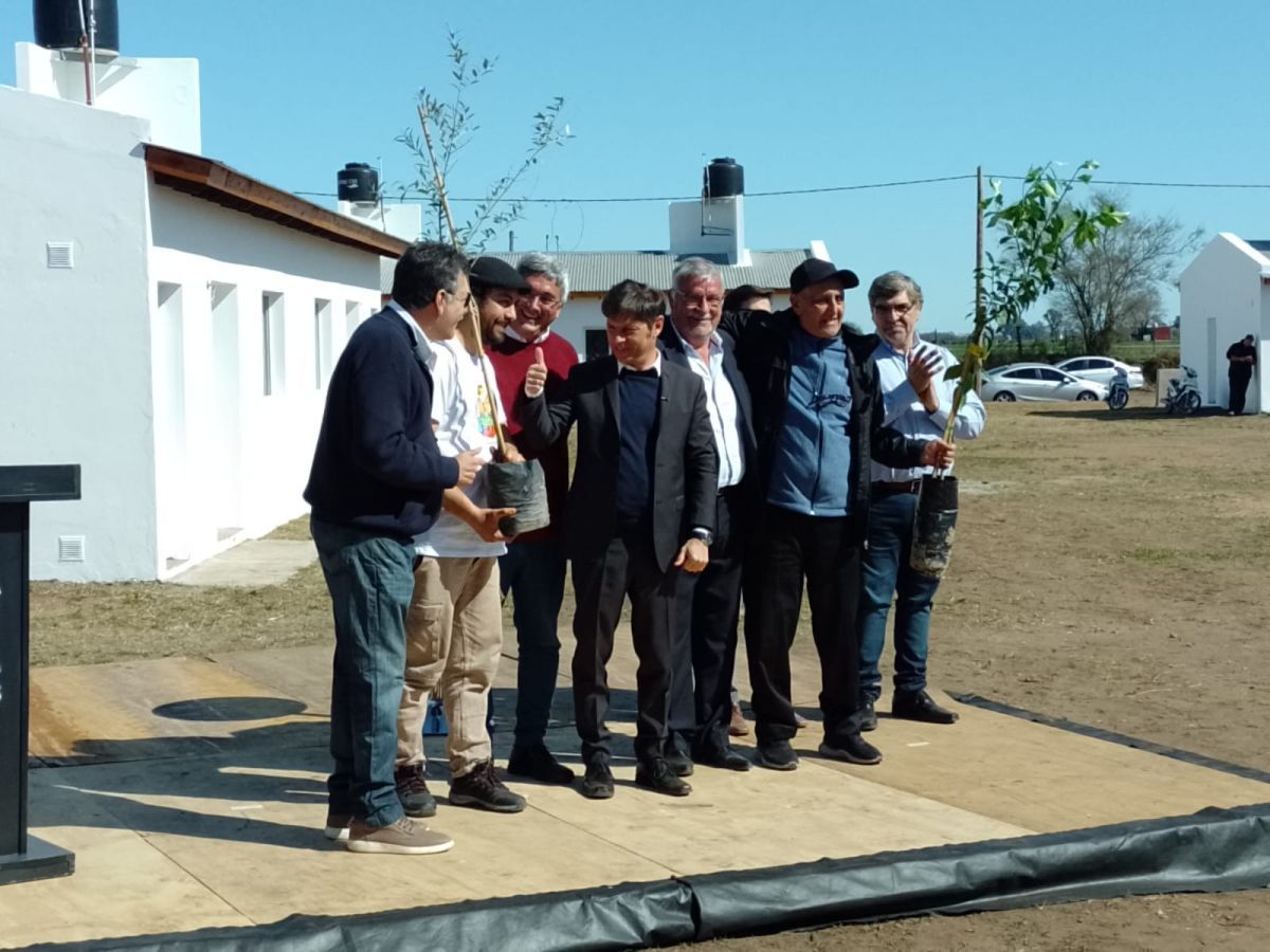 Muchos funcionarios apuntaron contra la politización del acto de entrega de las viviendas