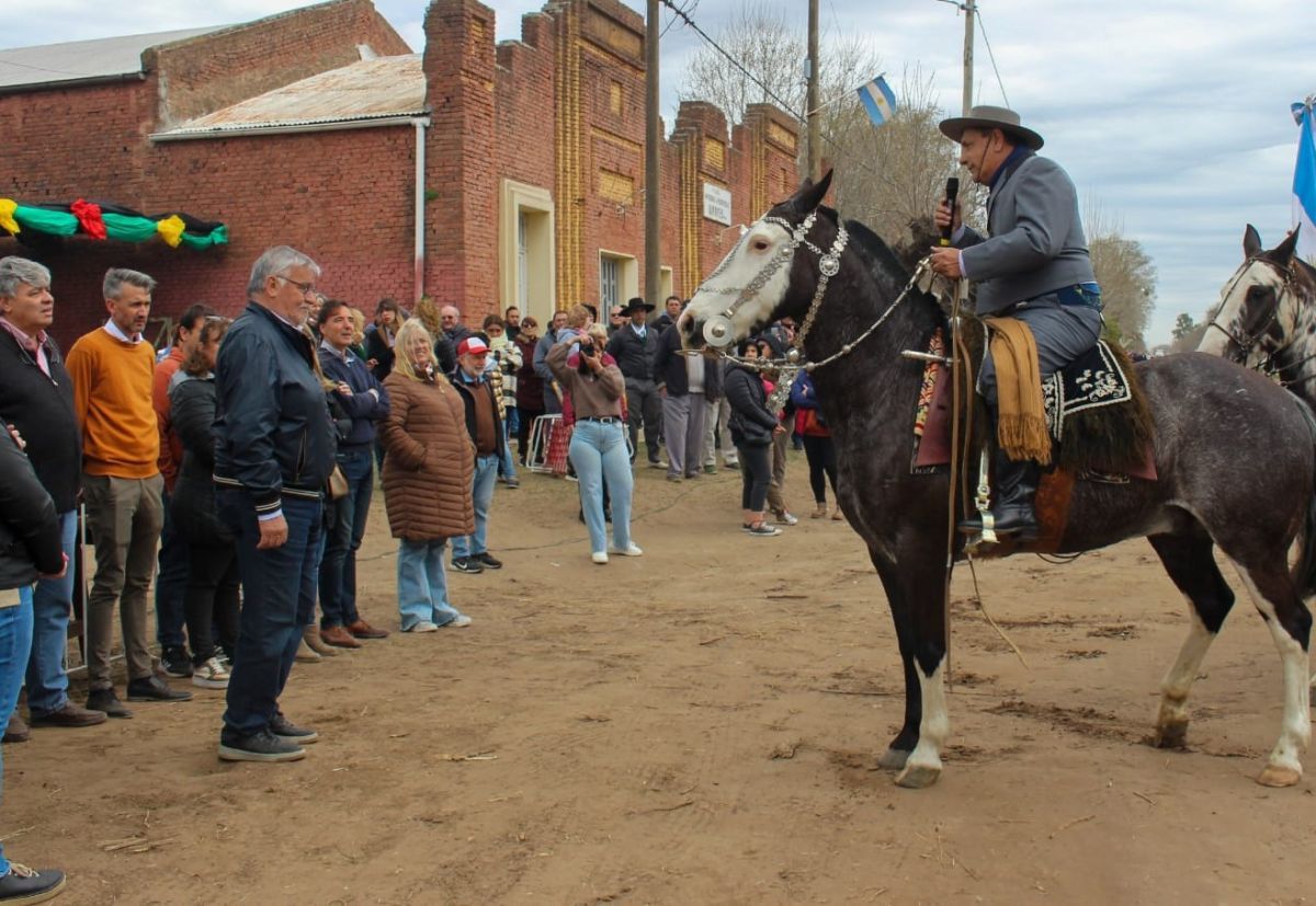 Warnes festejó su aniversario con un desfile y espectáculos