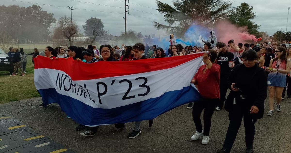 Los estudiantes festejaron su día y la llegada de la Primavera