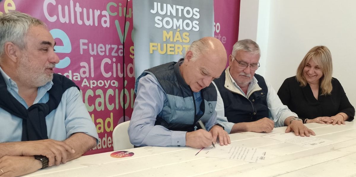 Grindetti volvió a Bragado y firmó un compromiso para la construcción de una rotonda en el cruce de la Ruta 46