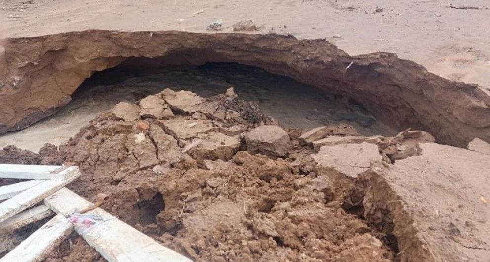 El hundimiento de una calle provoca serios problemas en Mechita