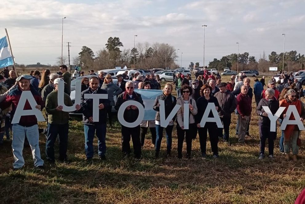 Al grito de "Autovía ya", el grupo de autoconvocados volverá a manifestarse en la Ruta 5