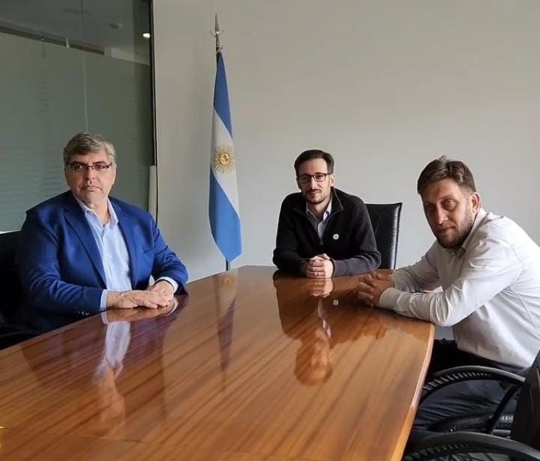 Duretti se reunió con Simone y le pidió que comience las viviendas pendientes de O'Brien