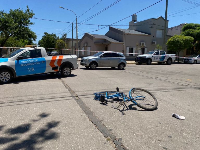 Accidente Entre Un Auto Y Una Bicicleta: Una Mujer Fue Hospitalizada ...