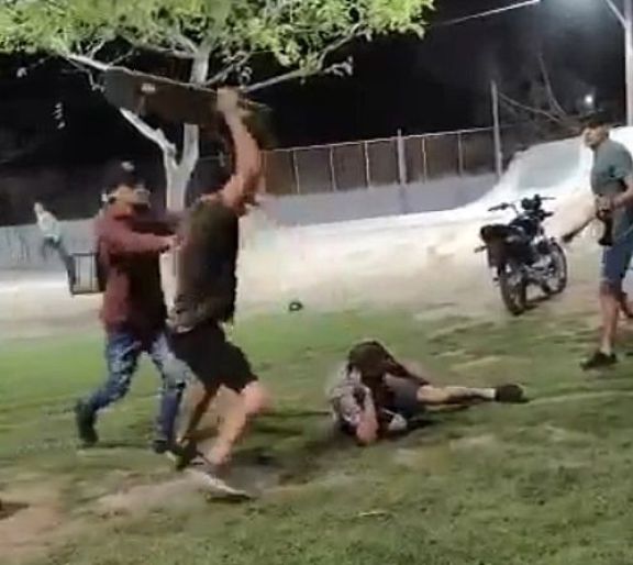 Violencia extrema:  viralizan un video sobre un ataque brutal ocurrido en el skatepark