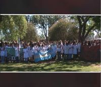 Egresados de escuelas primarias celebraron los 40 años de la democracia