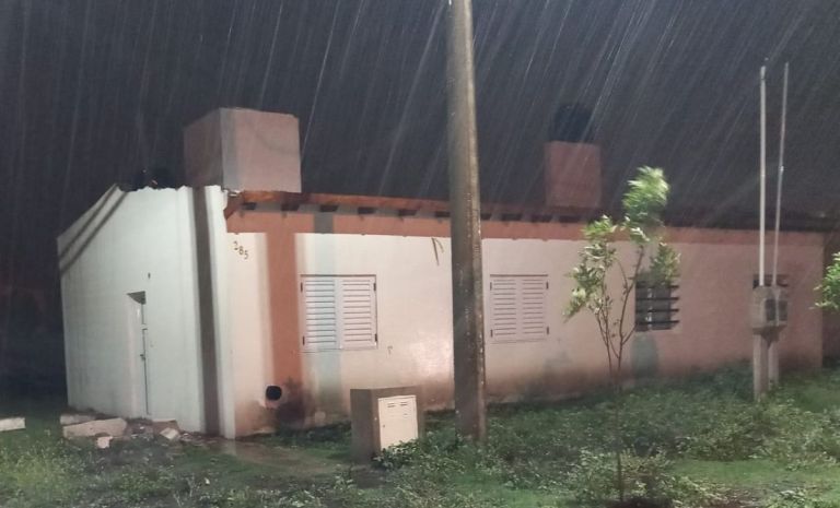Voladuras de techos y varios inconvenientes a causa de la tormenta ...