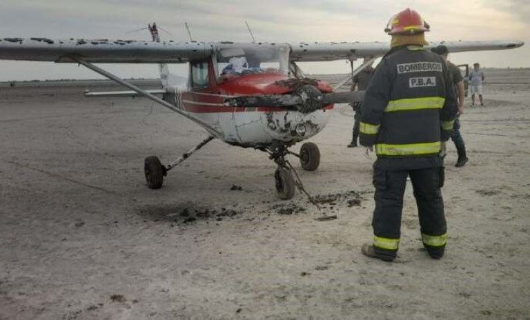 Una avioneta aterrizó de emergencia en la laguna de Junín