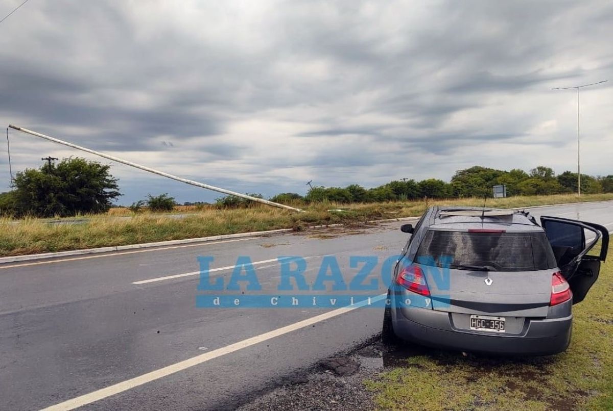 Automovilista bragadense chocó contra un columna de alumbrado en la Ruta 5