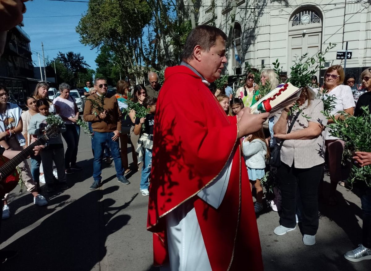 Con la bendición de los Ramos de Olivo, comenzó la Semana Santa 