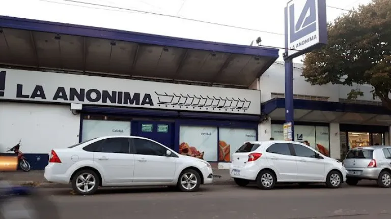 Murió un operario en La Anónima tras caer desde el techo del depósito