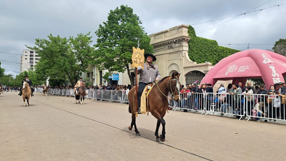 ¡Habemus fiesta! Comenzó el paseo criollo 