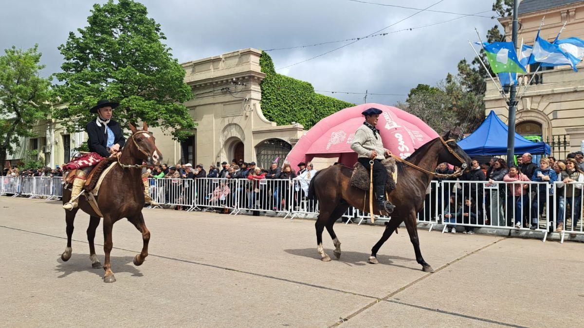 ¡Habemus fiesta! Comenzó el paseo criollo 