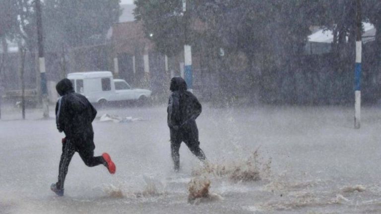 Advierten por fuertes tormentas y ráfagas de viento de hasta 90 ...