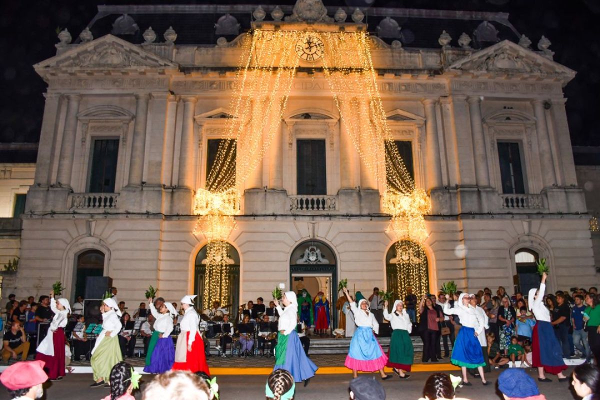 Bragado encendió la Navidad con una multitudinaria celebración