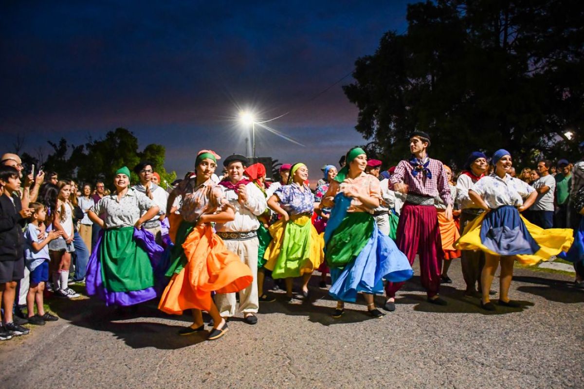 Bragado encendió la Navidad con una multitudinaria celebración