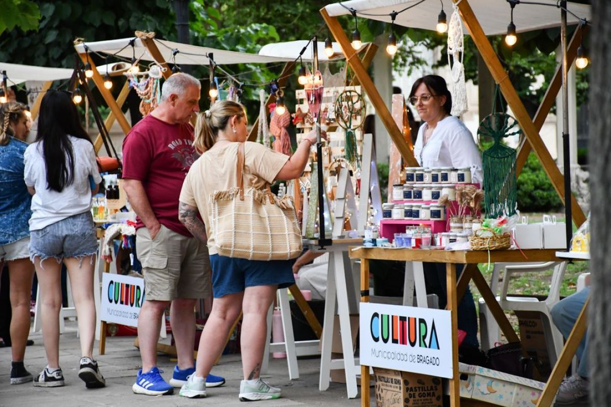 Bragado encendió la Navidad con una multitudinaria celebración