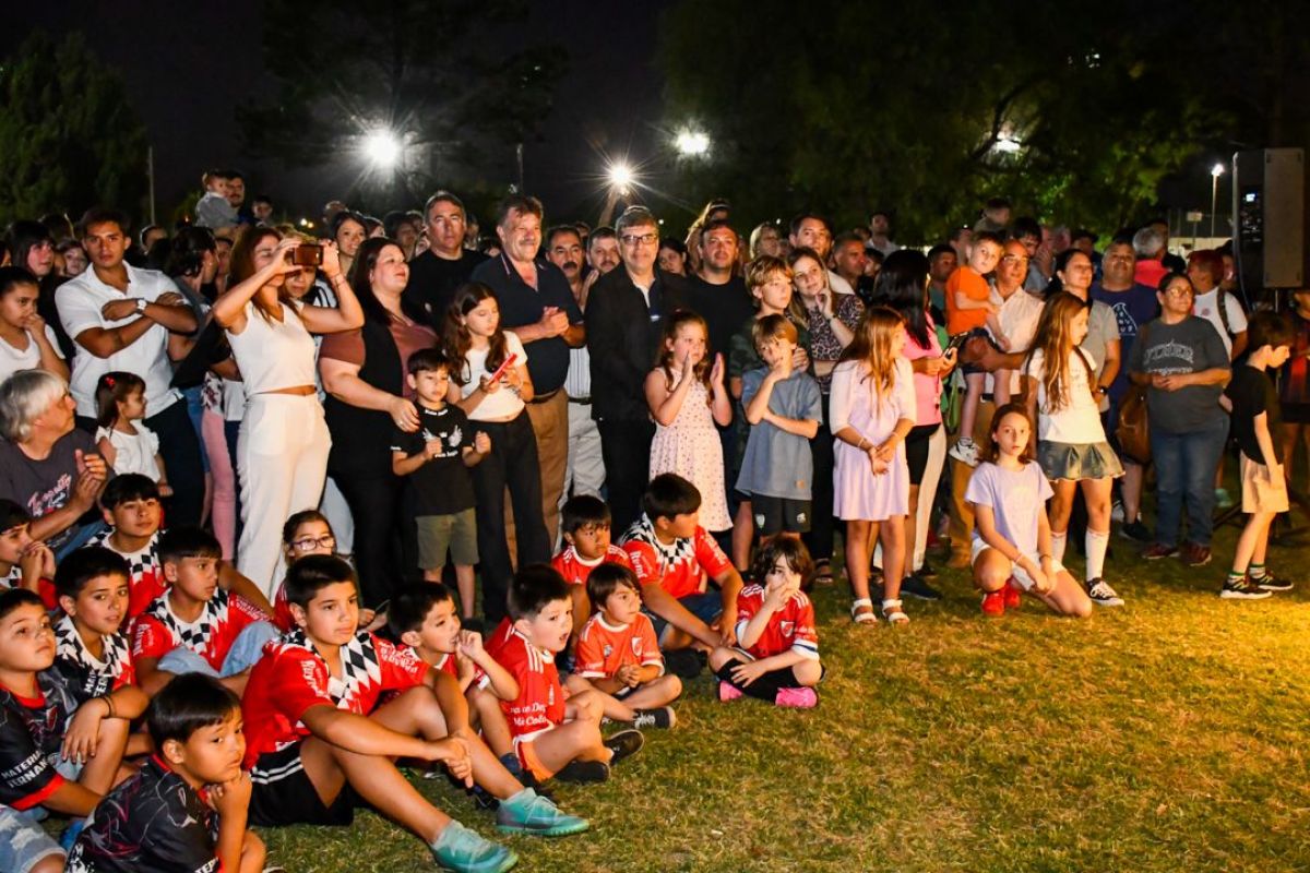 Bragado encendió la Navidad con una multitudinaria celebración