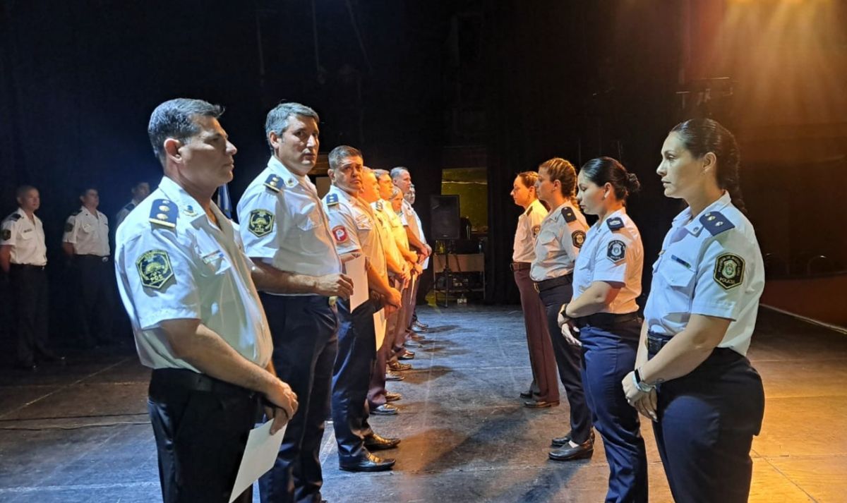 Acto oficial por el 204° aniversario de la Policía de la Provincia