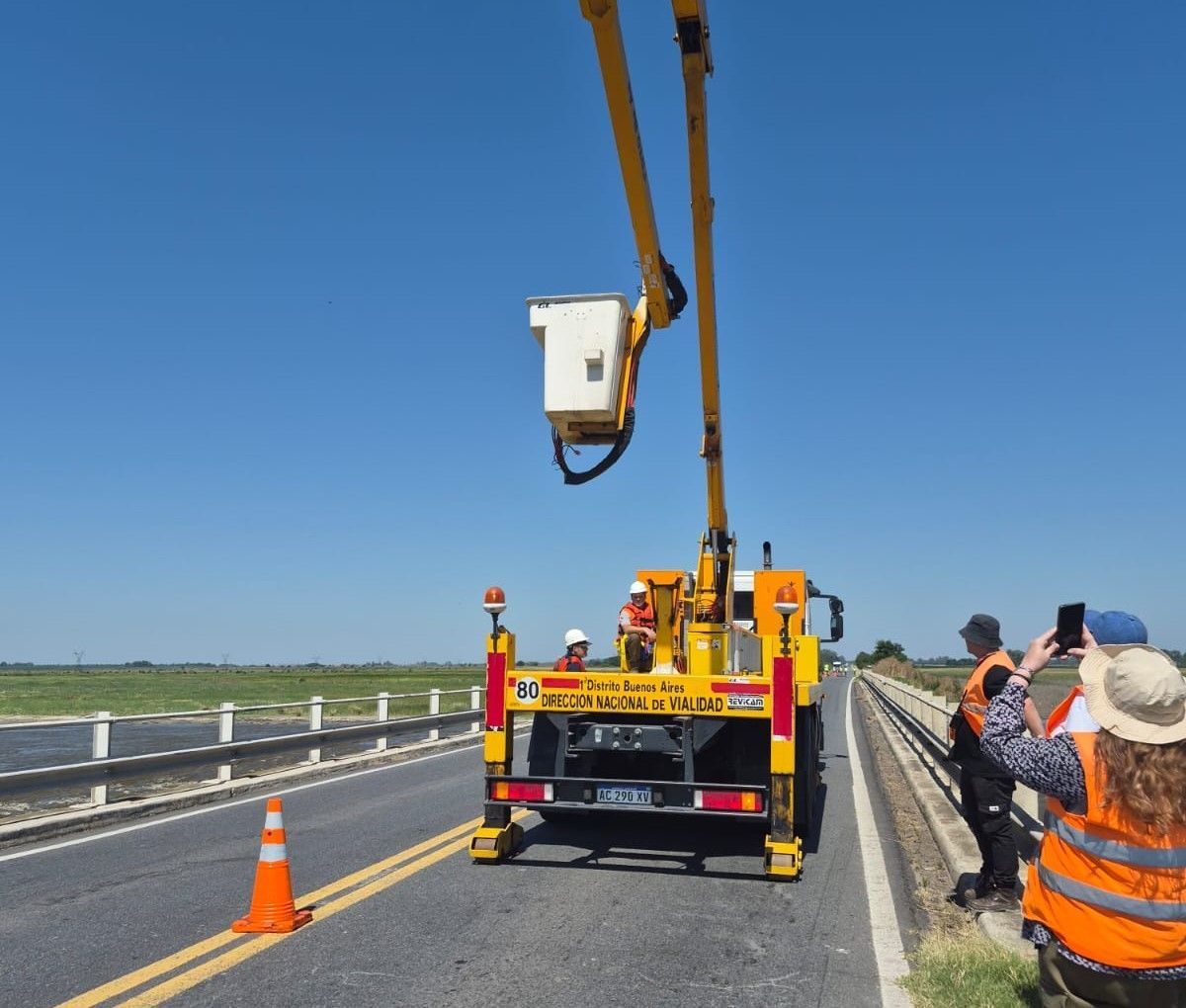 Monitoreo preventivo del Río Salado en la Ruta Nacional 5: confirman estabilidad del puente en Alberti y Bragado