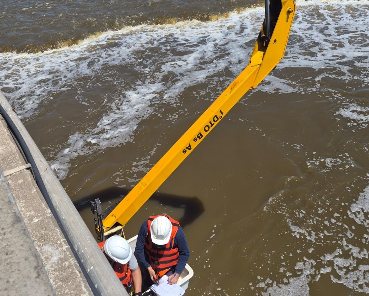 Monitoreo preventivo del Río Salado en la Ruta Nacional 5: confirman estabilidad del puente en Alberti y Bragado