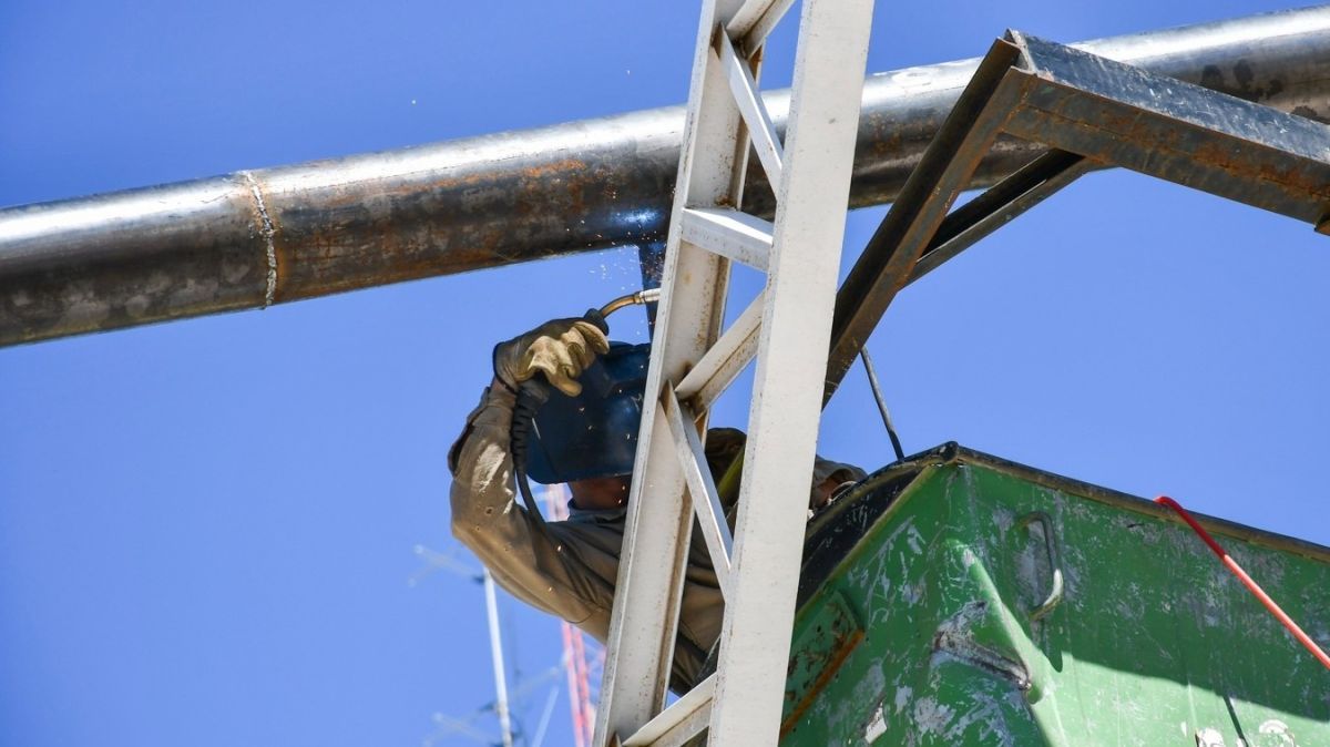 Avanza el sueño del Polideportivo: se montaron 16 vigas metálicas y la cuarta etapa está próxima a finalizar