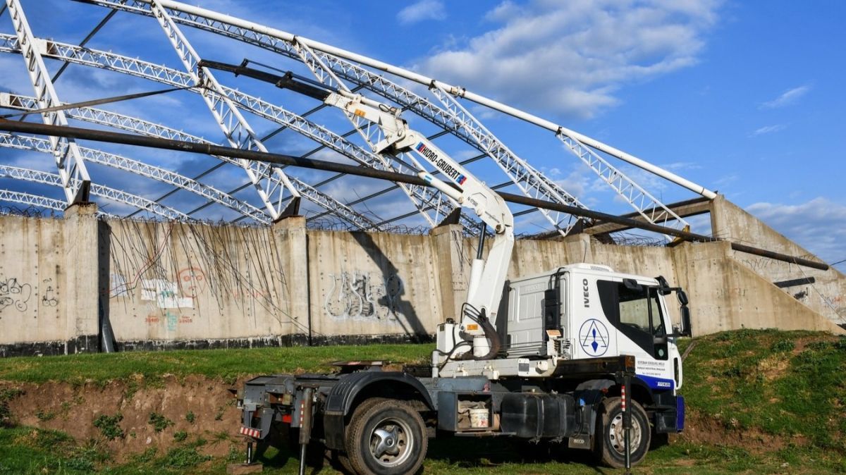 Avanza el sueño del Polideportivo: se montaron 16 vigas metálicas y la cuarta etapa está próxima a finalizar