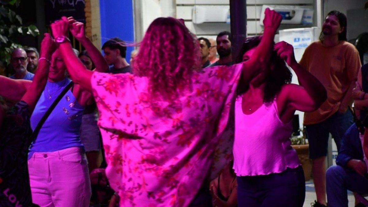 Una multitud acompañó el regreso de las Peatonales al centro de la ciudad