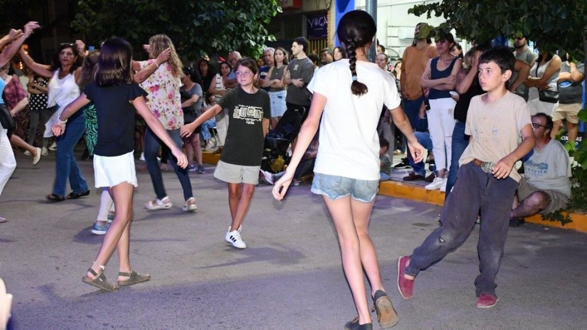 Una multitud acompañó el regreso de las Peatonales al centro de la ciudad