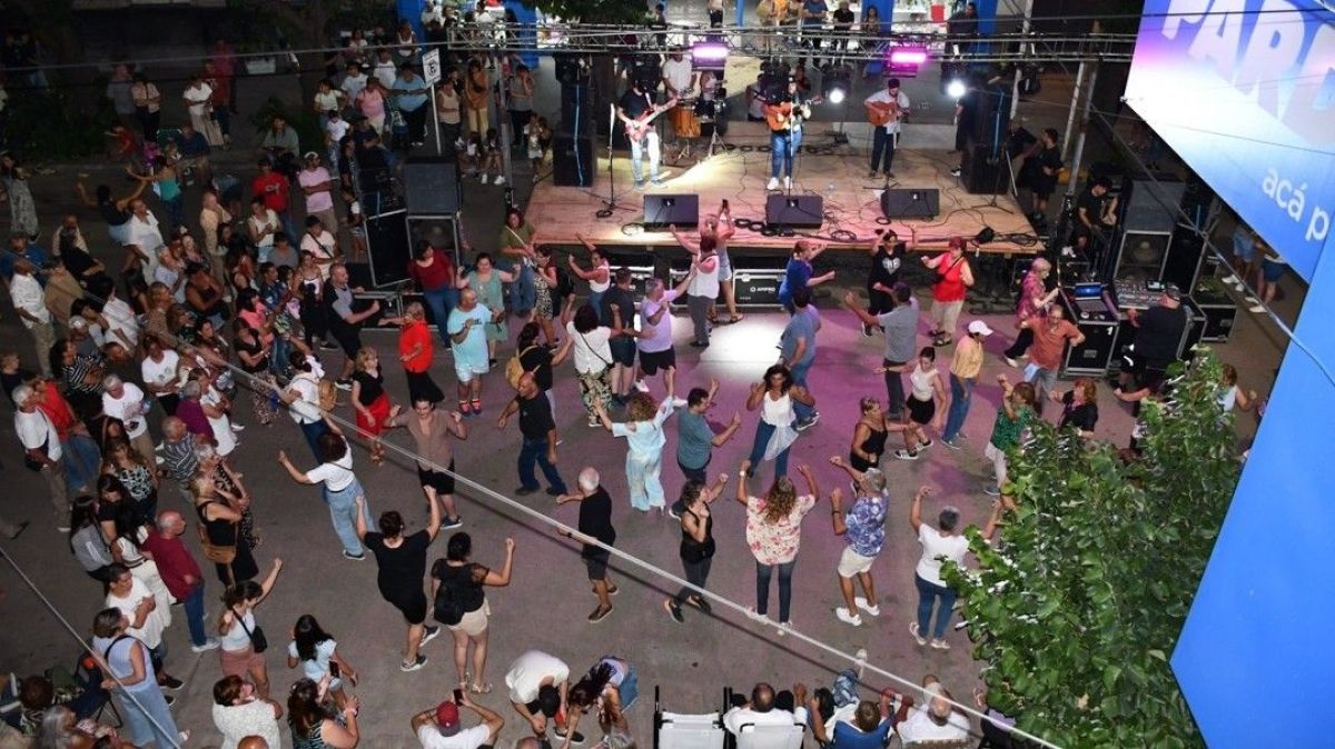 Una multitud acompañó el regreso de las Peatonales al centro de la ciudad