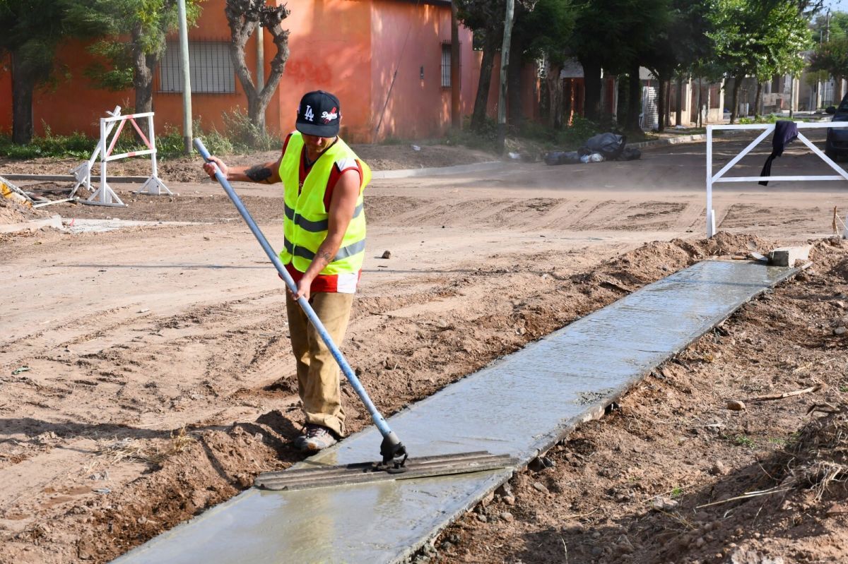 El plan de cordón cuneta avanza y mejora el acceso al Hospital San Luis