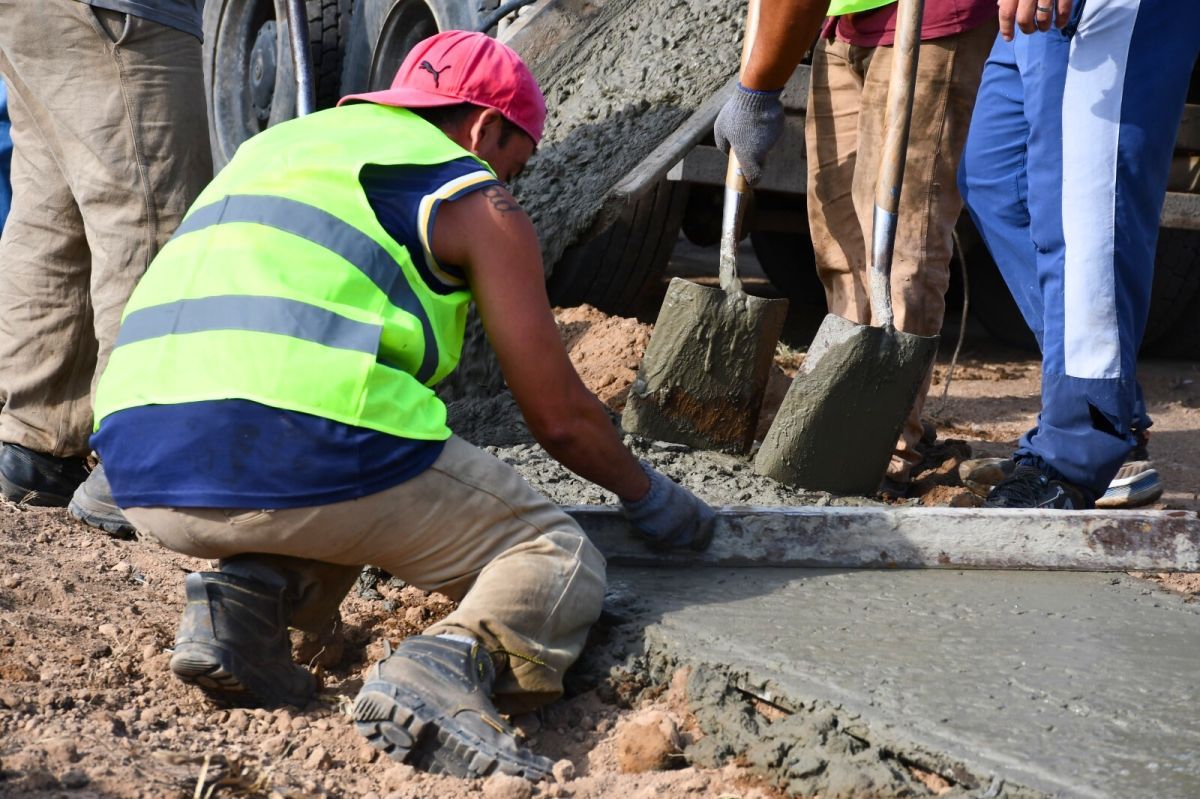 El plan de cordón cuneta avanza y mejora el acceso al Hospital San Luis