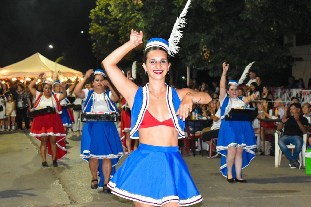 Bragado dio inicio al carnaval con una fiesta llena de música y color