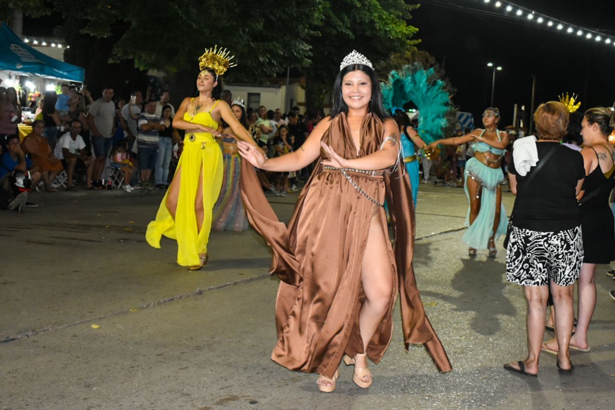 Bragado dio inicio al carnaval con una fiesta llena de música y color