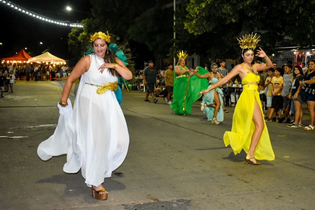 Bragado dio inicio al carnaval con una fiesta llena de música y color