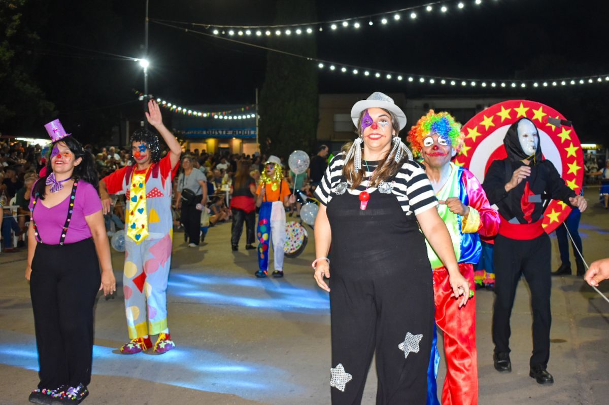 Bragado dio inicio al carnaval con una fiesta llena de música y color