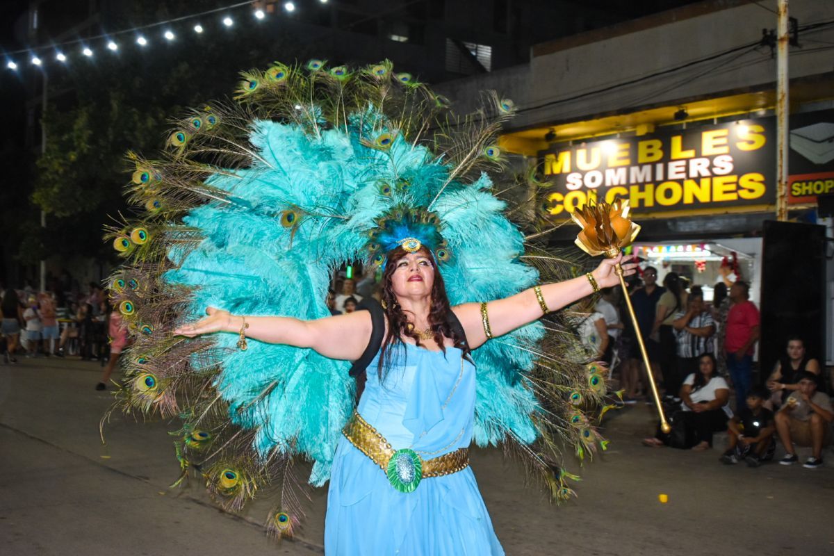 Bragado dio inicio al carnaval con una fiesta llena de música y color