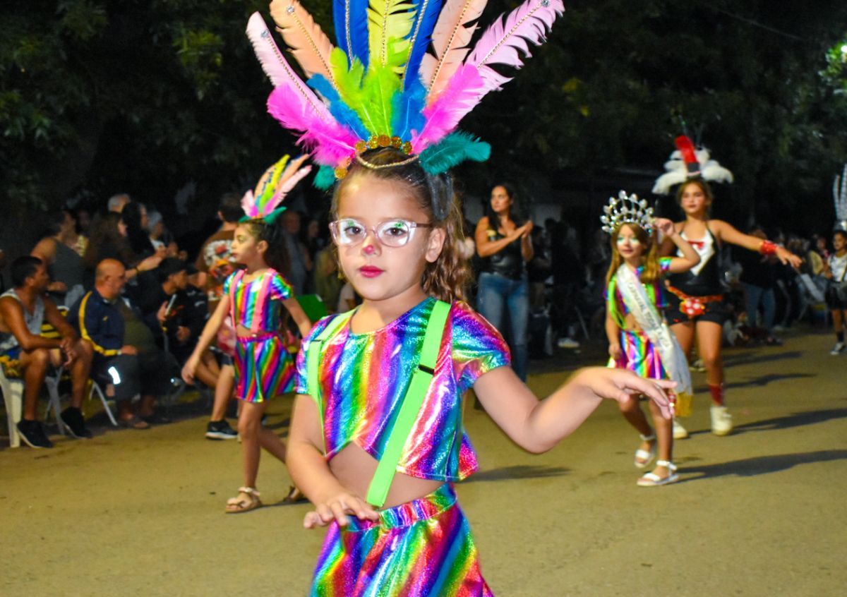 El carnaval volvió a brillar en Mechita con una multitudinaria convocatoria