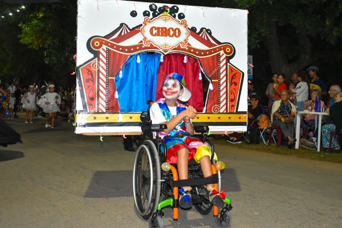 El carnaval volvió a brillar en Mechita con una multitudinaria convocatoria